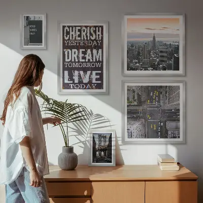 Sada obrazů do ložnice s inspirativními městskými slogany