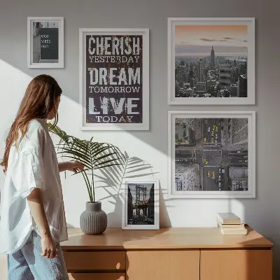 Sada obrazů do ložnice s inspirativními městskými slogany