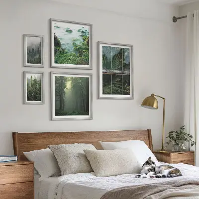 Sada obrazů do ložnice zelené krajiny s lesy a vegetací