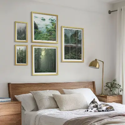 Sada obrazů do ložnice zelené krajiny s lesy a vegetací