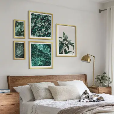 Sada obrazů do ložnice zelené listy s rostlinnými motivy