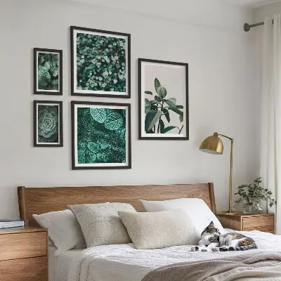Sada obrazů do ložnice zelené listy s rostlinnými motivy