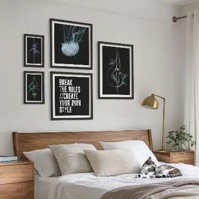 Sada obrazů do ložnice s abstraktními kreativními motivy