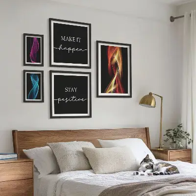 Sada obrazů do ložnice s citáty, světelnými vzory a inspirací