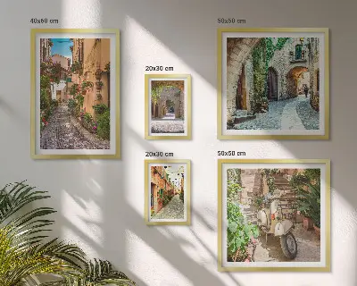 Sada obrazů do ložnice okouzlující uličky s květinami