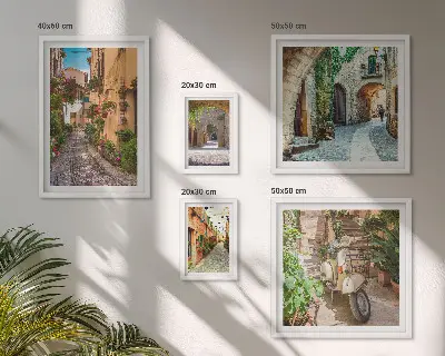 Sada obrazů do ložnice okouzlující uličky s květinami