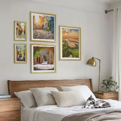 Sada obrazů do ložnice okouzlující malebné uličky