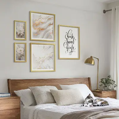 Sada obrazů do ložnice se stylovým motivem květinového mramoru