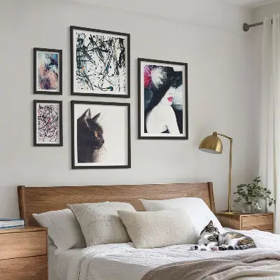 Stylové abstraktní portréty poliptyk v rámu