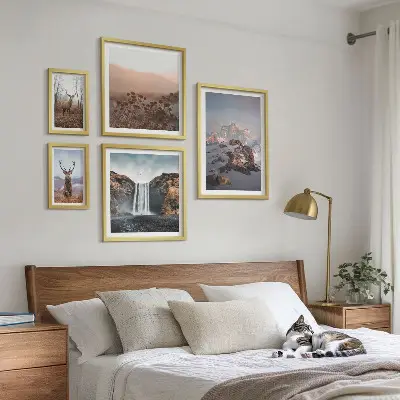 Sada obrazů do ložnice divoká zvířata v horské krajině