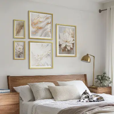 Sada obrazů do ložnice elegantní květinové kompozice