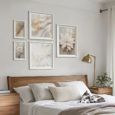 Sada obrazů do ložnice elegantní květinové kompozice