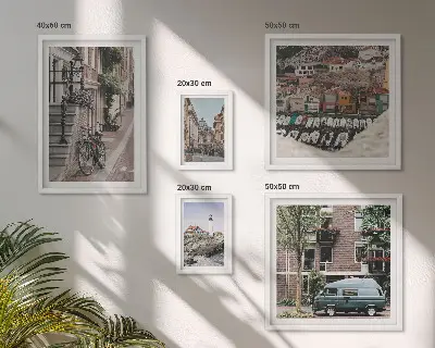 Sada obrazů do ložnice s motivem okouzlujících cyklistických ulic