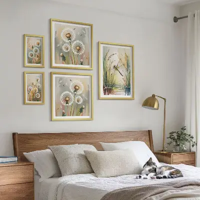 Sada obrazů do ložnice květinové vážky v přírodním stylu
