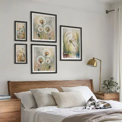 Sada obrazů do ložnice květinové vážky v přírodním stylu
