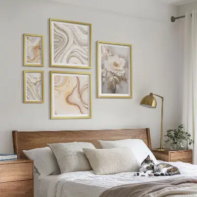 Sada obrazů do ložnice květinové motivy v abstraktní eleganci