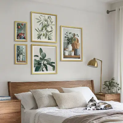 Přírodní skandinávské rostliny v rámu jako polyptych