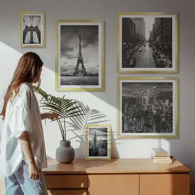 Sada obrazů do ložnice s motivem černobílých architektonických ikon