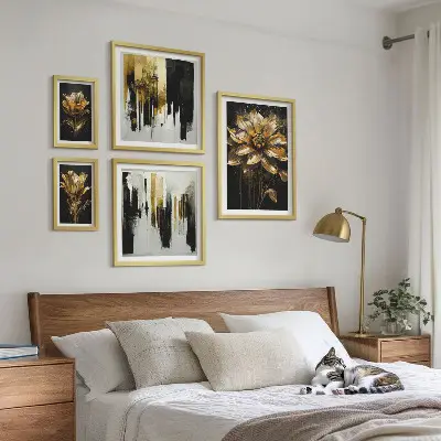 Sada obrazů do ložnice květinové motivy v elegantním moderním stylu