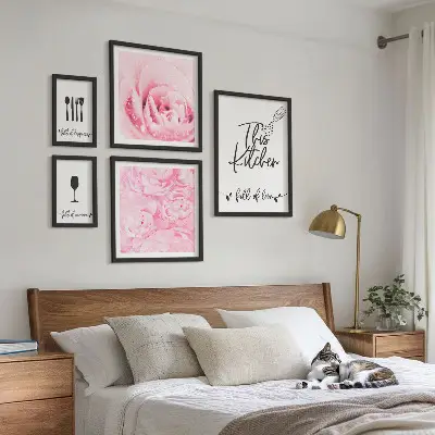 Sada obrazů do ložnice s motivem kuchyňských inspirací, růží a doplňků