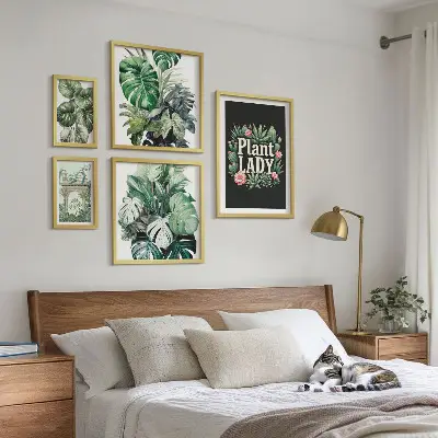 Sada obrazů do ložnice v boho stylu s motivem zelených rostlin