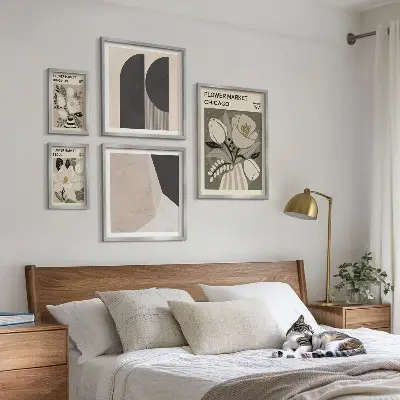 Stylové květinové aranžmá v rámu jako polyptych
