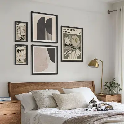 Stylové květinové aranžmá v rámu jako polyptych