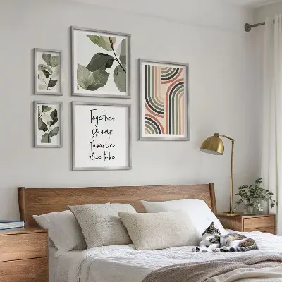 Sada obrazů do ložnice stylová geometrie s květinovými akcenty