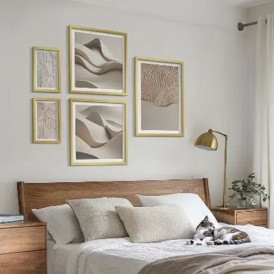 Sada obrazů do ložnice abstraktní béžové vzory