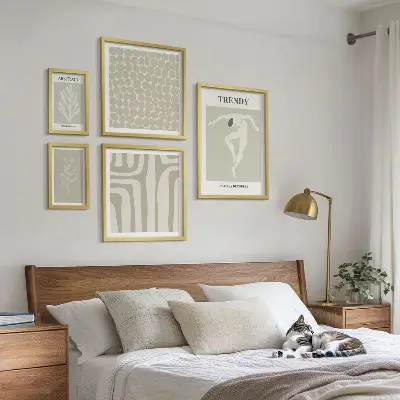 Sada obrazů do ložnice stylová abstraktní zelená grafika