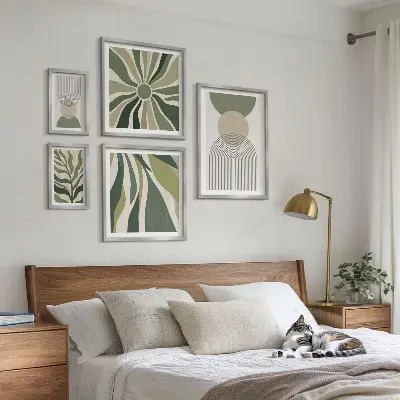 Sada obrazů do ložnice stylové abstrakce se zelení