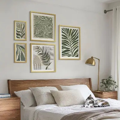 Sada obrazů do ložnice s moderními rostlinnými vzory