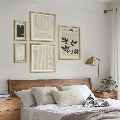 Stylová grafika rostlin v rámu jako polyptych