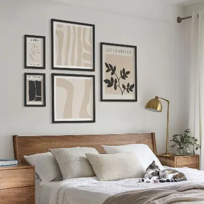 Sada obrazů do ložnice stylová abstraktní grafika s motivem rostlin