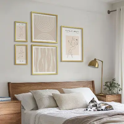 Minimalistické formy krásy poliptyk v rámu