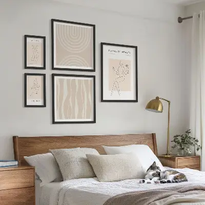 Minimalistické formy krásy poliptyk v rámu