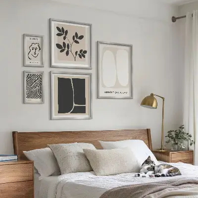 Stylová grafika s minimalistickými liniemi v rámu jako polyptych