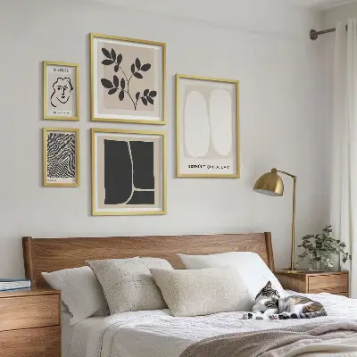 Stylová grafika s minimalistickými liniemi v rámu jako polyptych