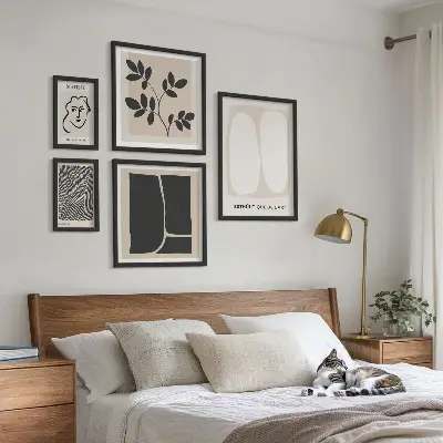 Stylová grafika s minimalistickými liniemi v rámu jako polyptych