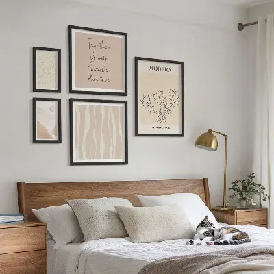 Moderní minimalistická sada obrazů v rámu