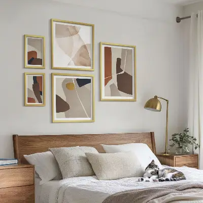 Abstraktní moderní tvary v rámu jako polyptych