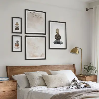 Sada obrazů do ložnice dekorativní malby s motivem hromad kamenů v boho stylu