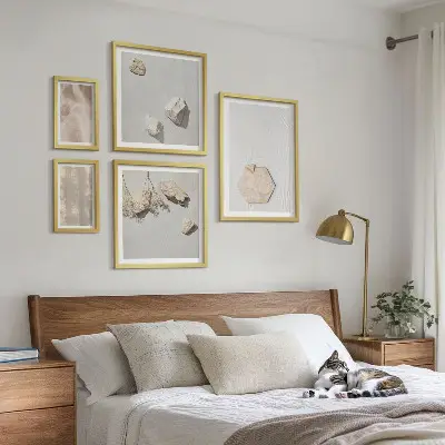 Sada obrazů do ložnice jemné boho s přírodními texturami