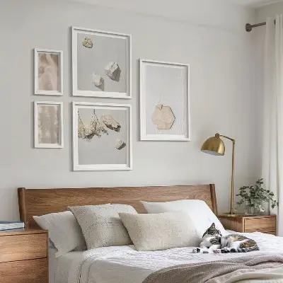Sada obrazů do ložnice jemné boho s přírodními texturami