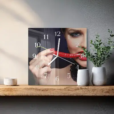 Čtvercové skleněné hodiny na zeď Chilli paprička