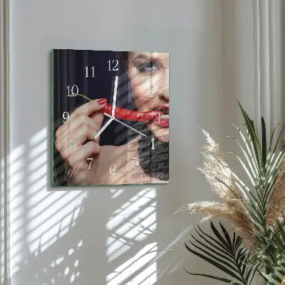 Čtvercové skleněné hodiny na zeď Chilli paprička