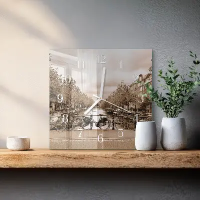 Čtvercové skleněné hodiny na zeď Amsterdam v sépiové barvě