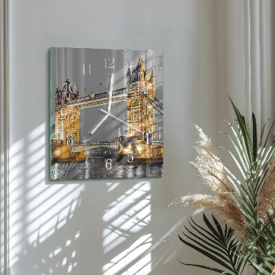 Čtvercové skleněné hodiny na zeď Tower Bridge