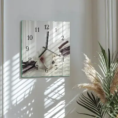 Čtvercové skleněné hodiny na zeď Vanilka