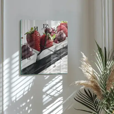 Čtvercové skleněné hodiny na zeď Jahody